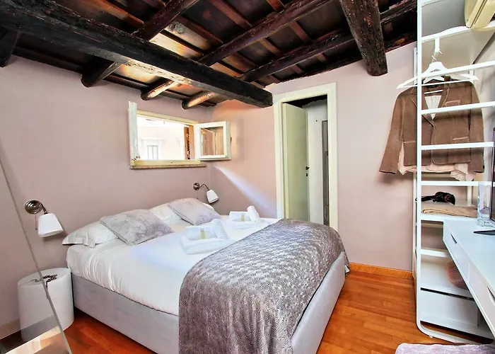 Rent In Trevi Fountain * Rom