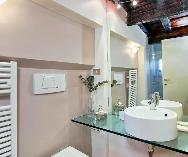 Rent In Trevi Fountain Apartment Rom