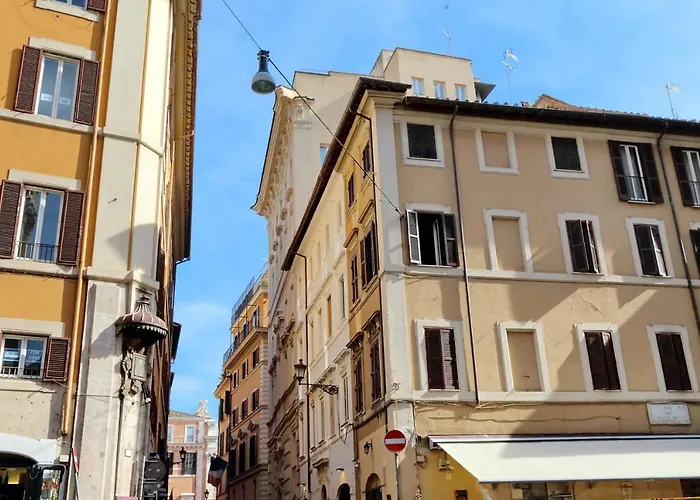 Rent In Trevi Fountain Rom