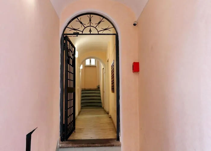 Rent In Trevi Fountain *